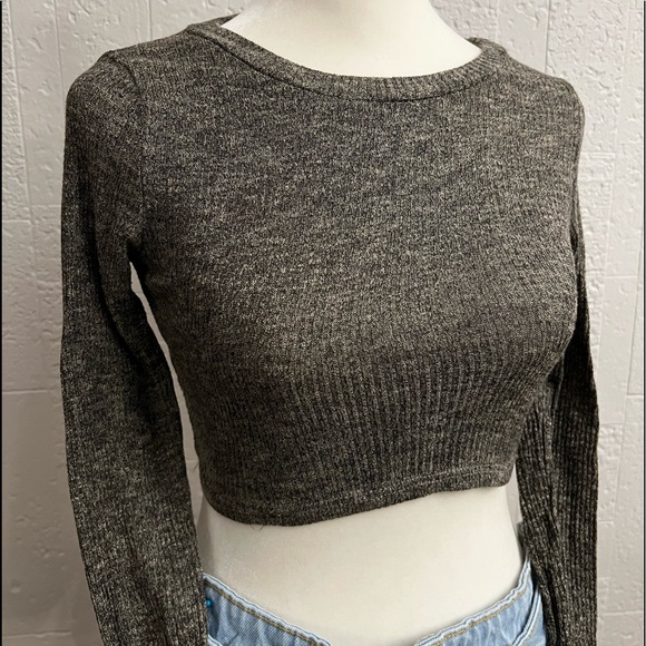 small crop top - Picture 2 of 6